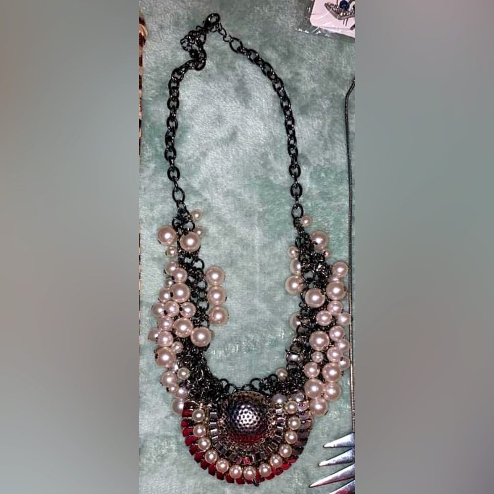 necklace with pearls